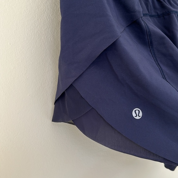Lululemon shorts size 4 - Picture 4 of 4